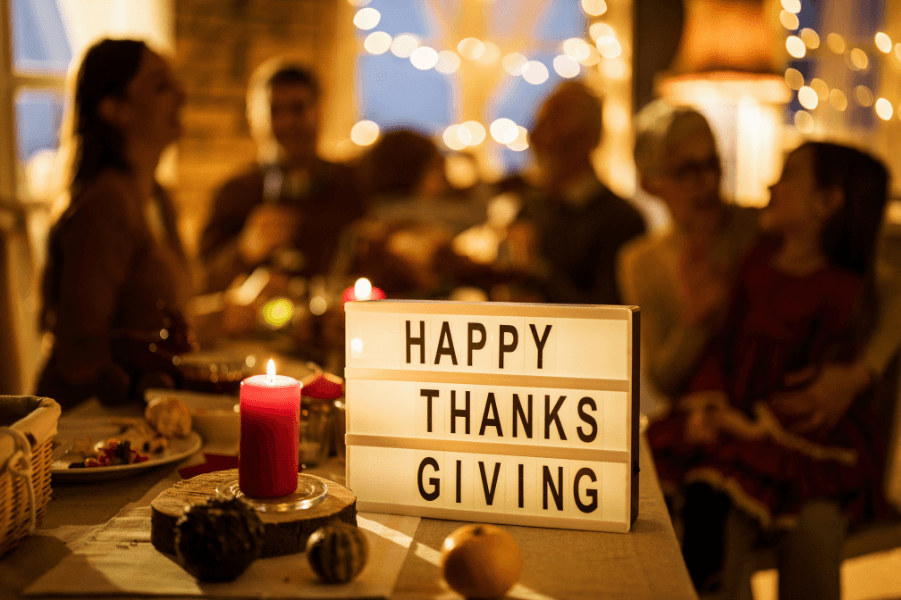 famille réunie pour Thanksgiving