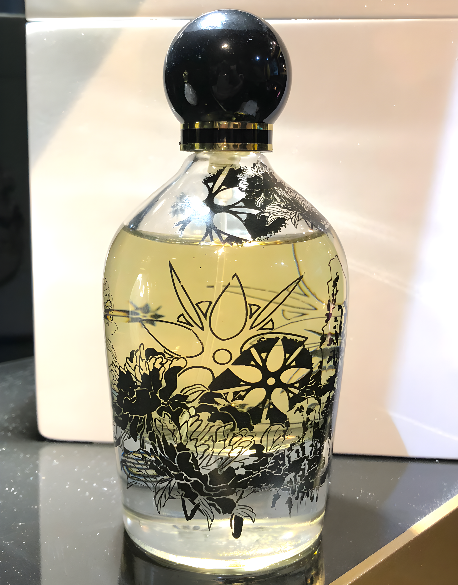 E 2 by Atelier d'Artistes By Alexandre.J perfume bottle