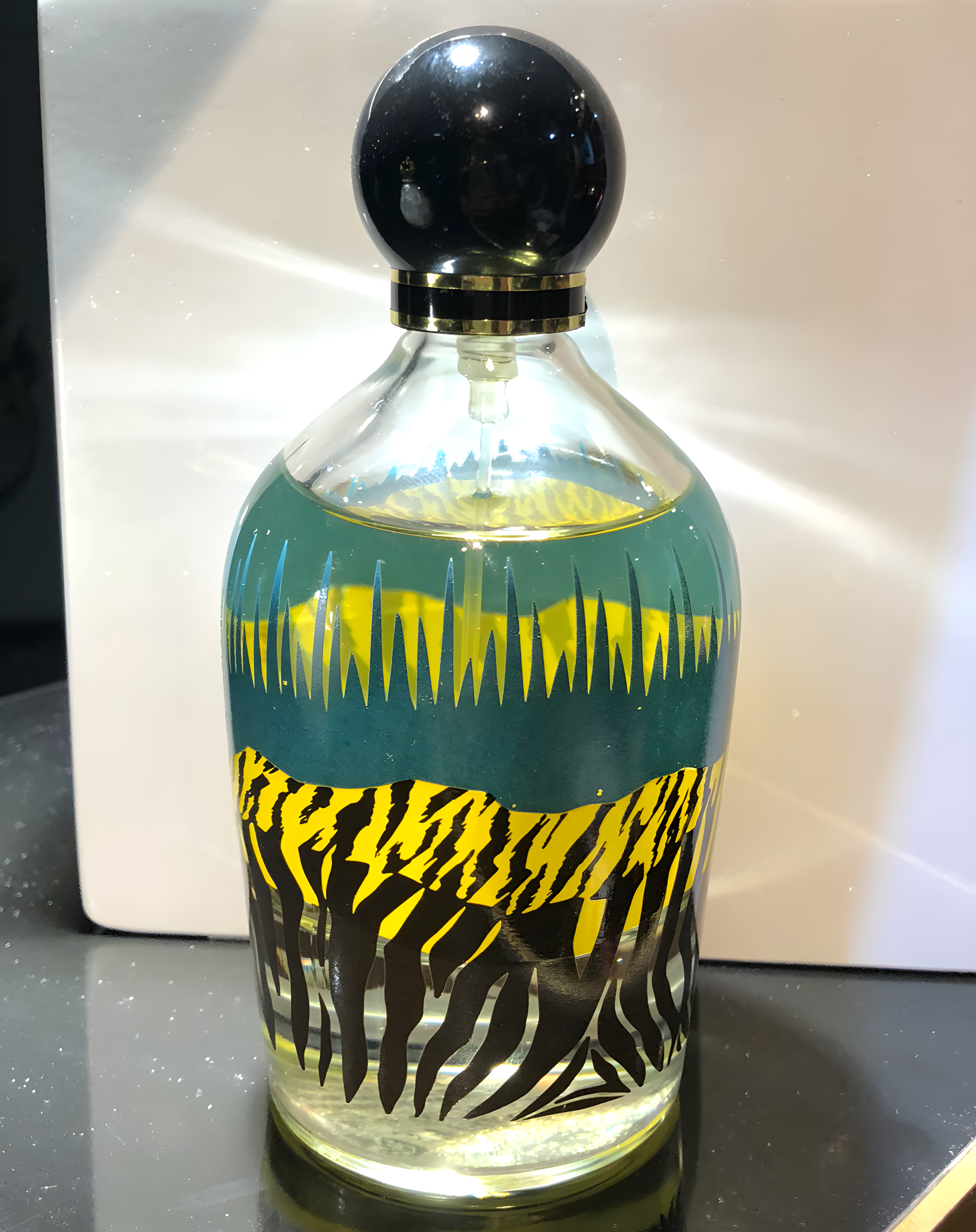 E 3 by Atelier d'Artistes By Alexandre.J perfume bottle