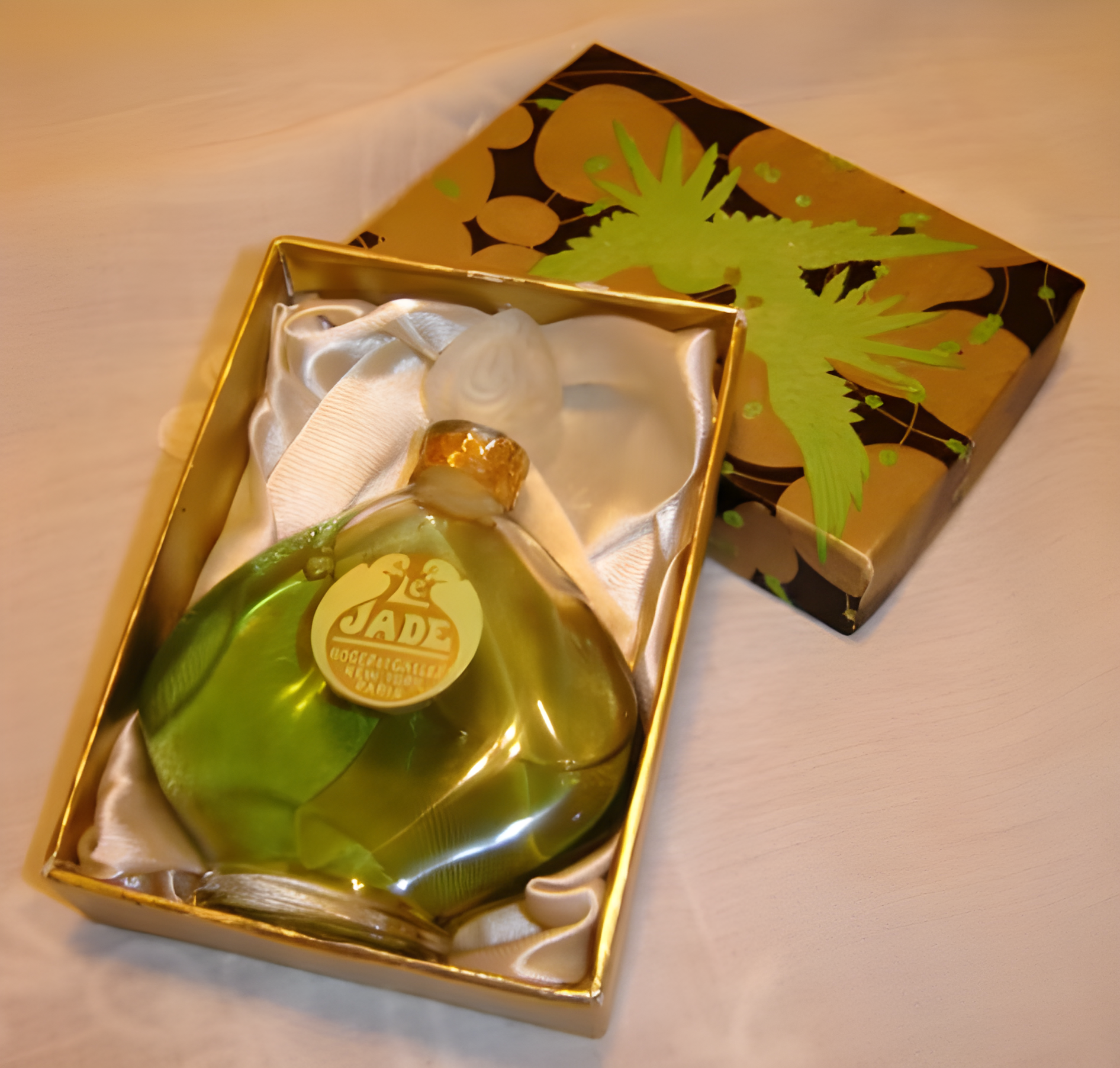 Le Jade by Roger & Gallet perfume bottle