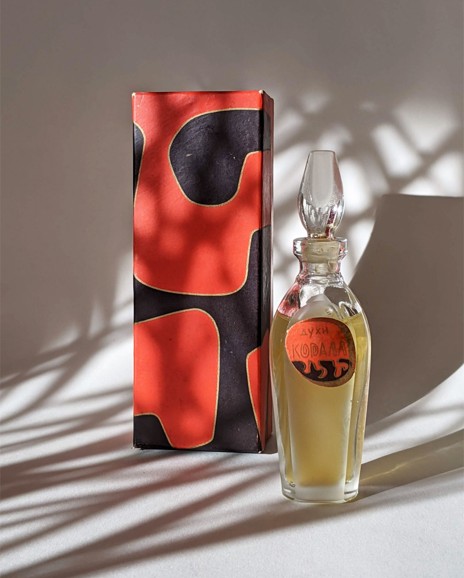 Коралл - Coral by Red Carnation – Красная гвоздика perfume bottle