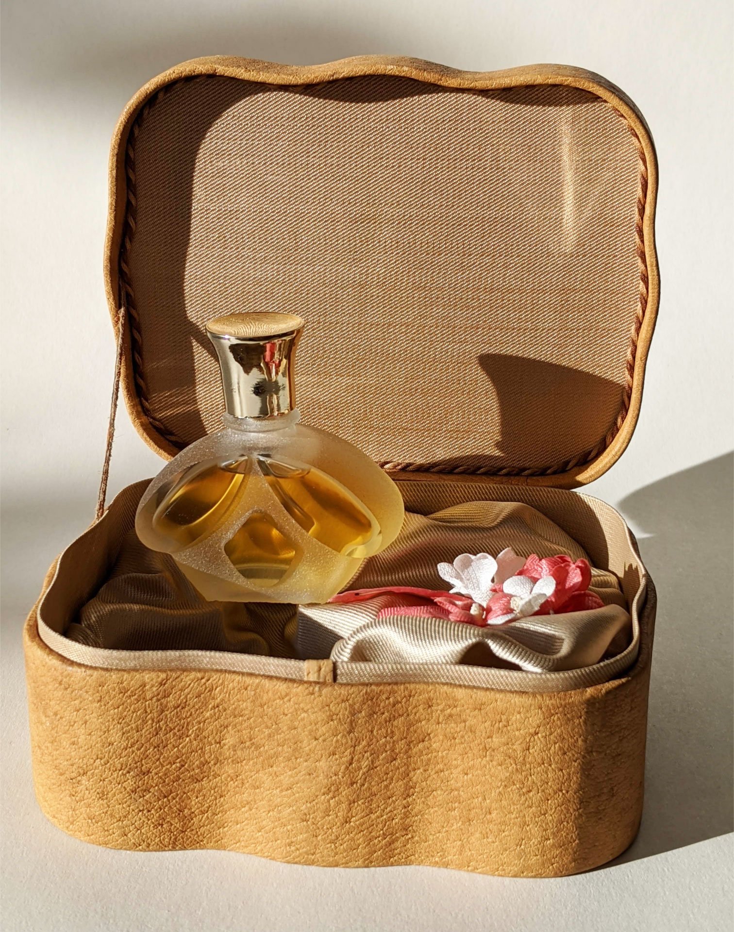 Reveranss (Реверанс) by Dzintars perfume bottle