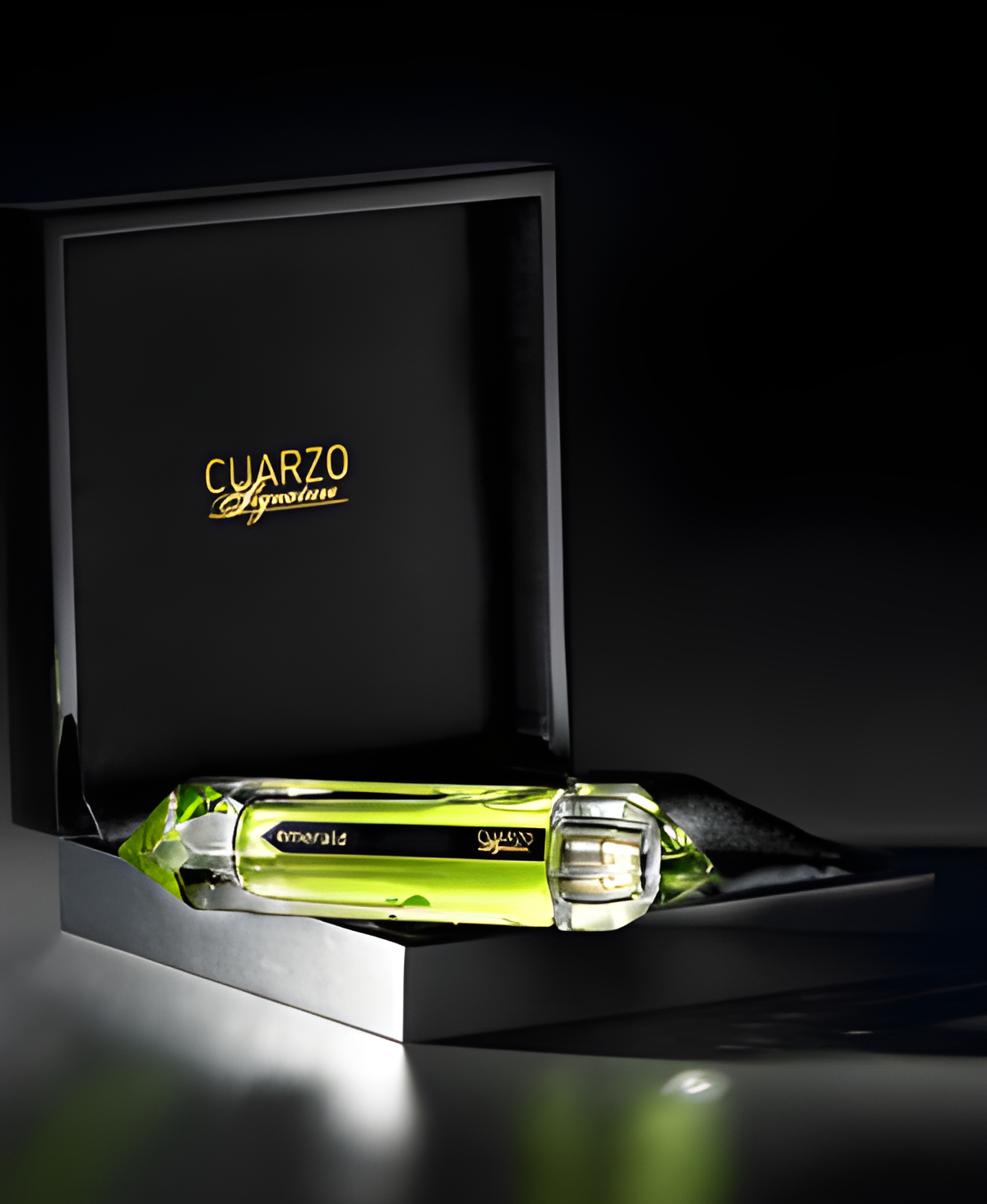 Emerald by Cuarzo Signature perfume bottle