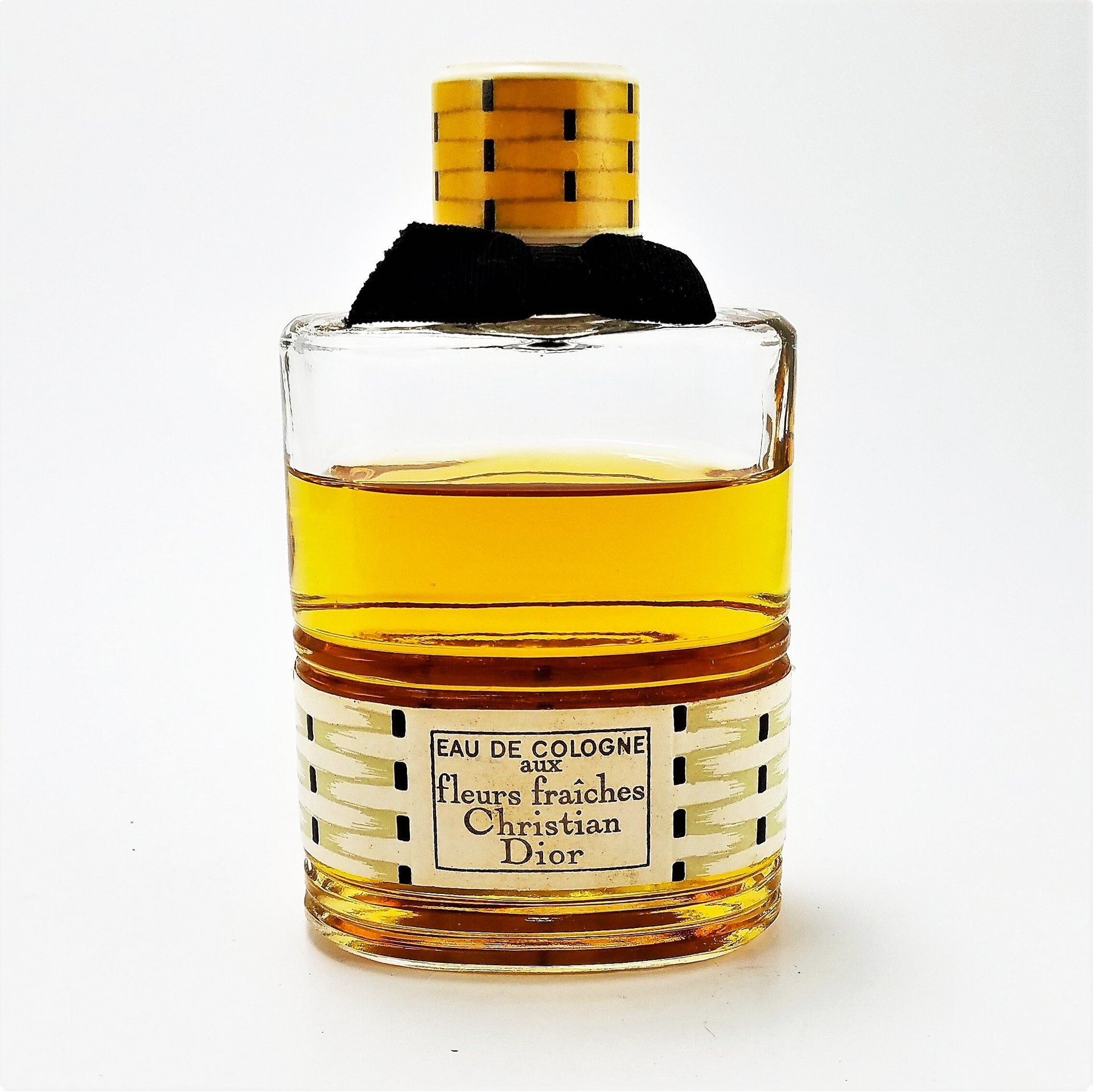 Eau de Cologne Aux Fleurs Fraiches by Dior perfume bottle