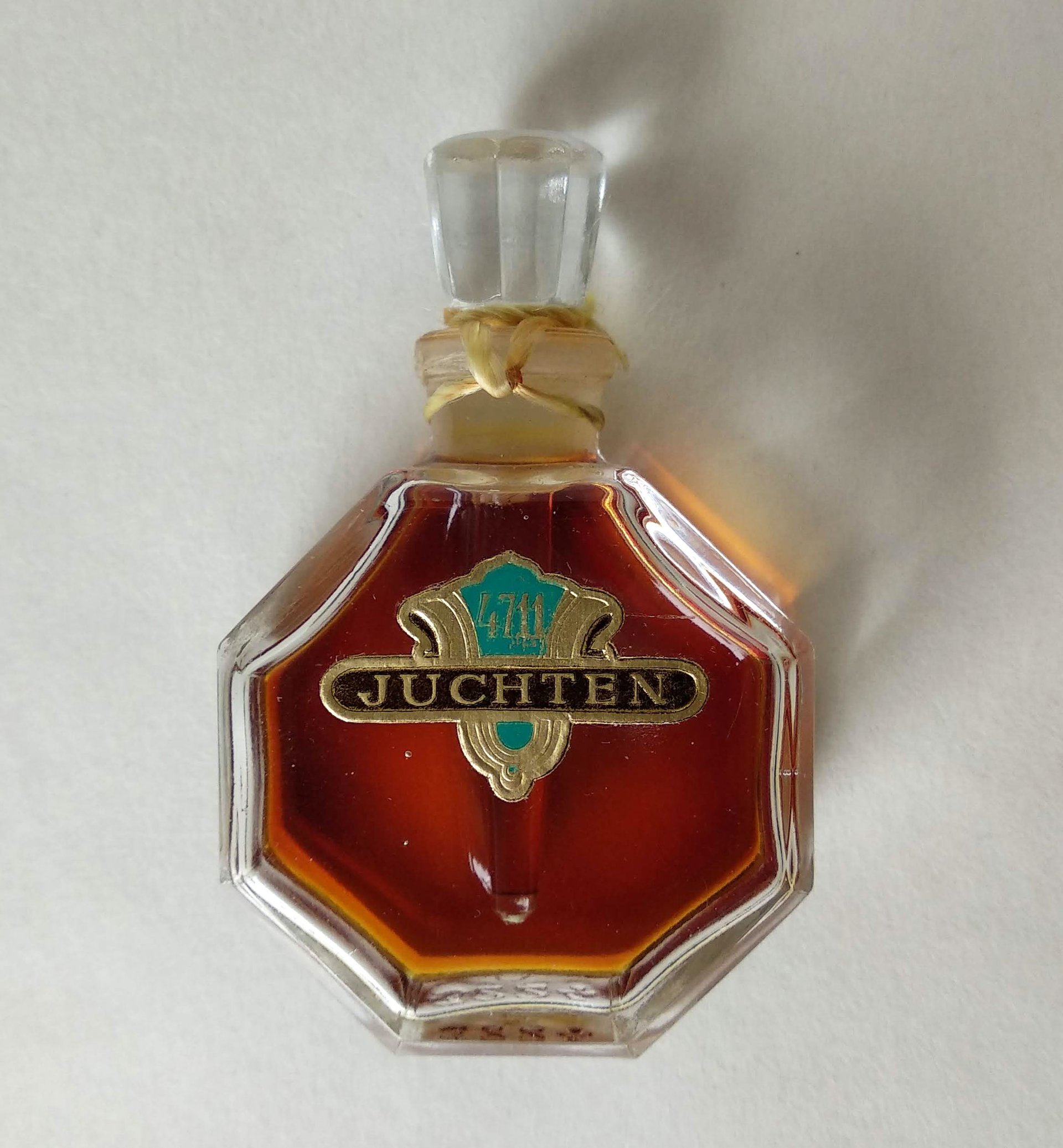 Juchten by 4711 perfume bottle