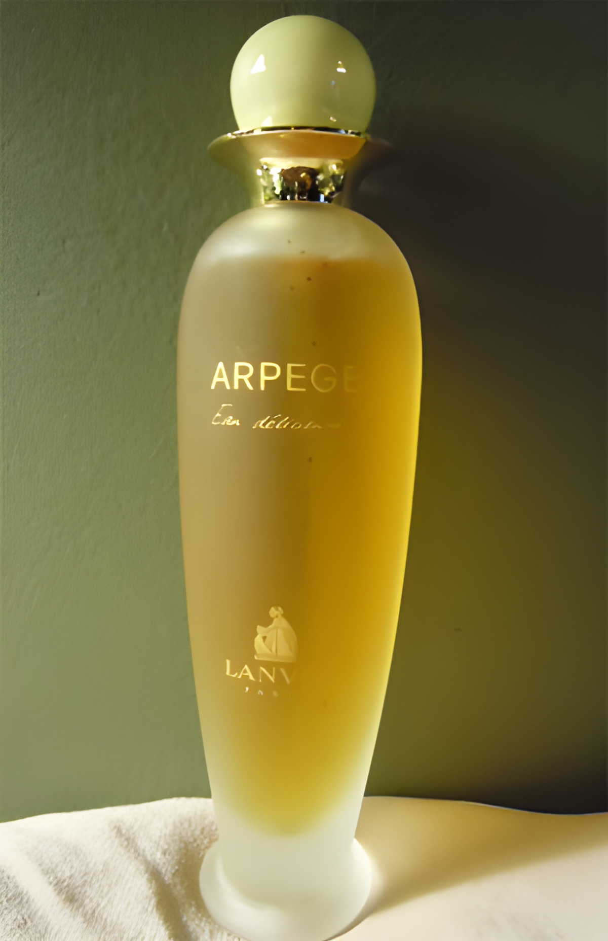 Arpege Eau Delicieuse by Lanvin perfume bottle