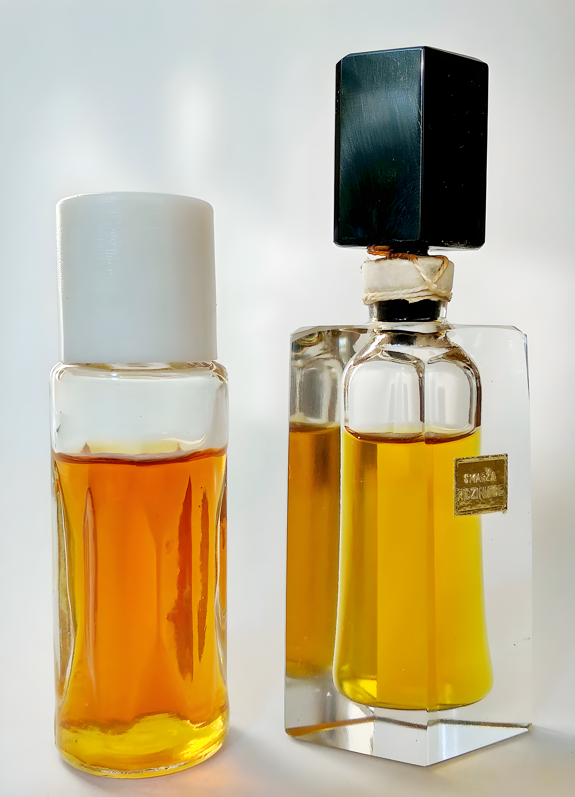 Rīdziniece (Рижанка) by Dzintars perfume bottle