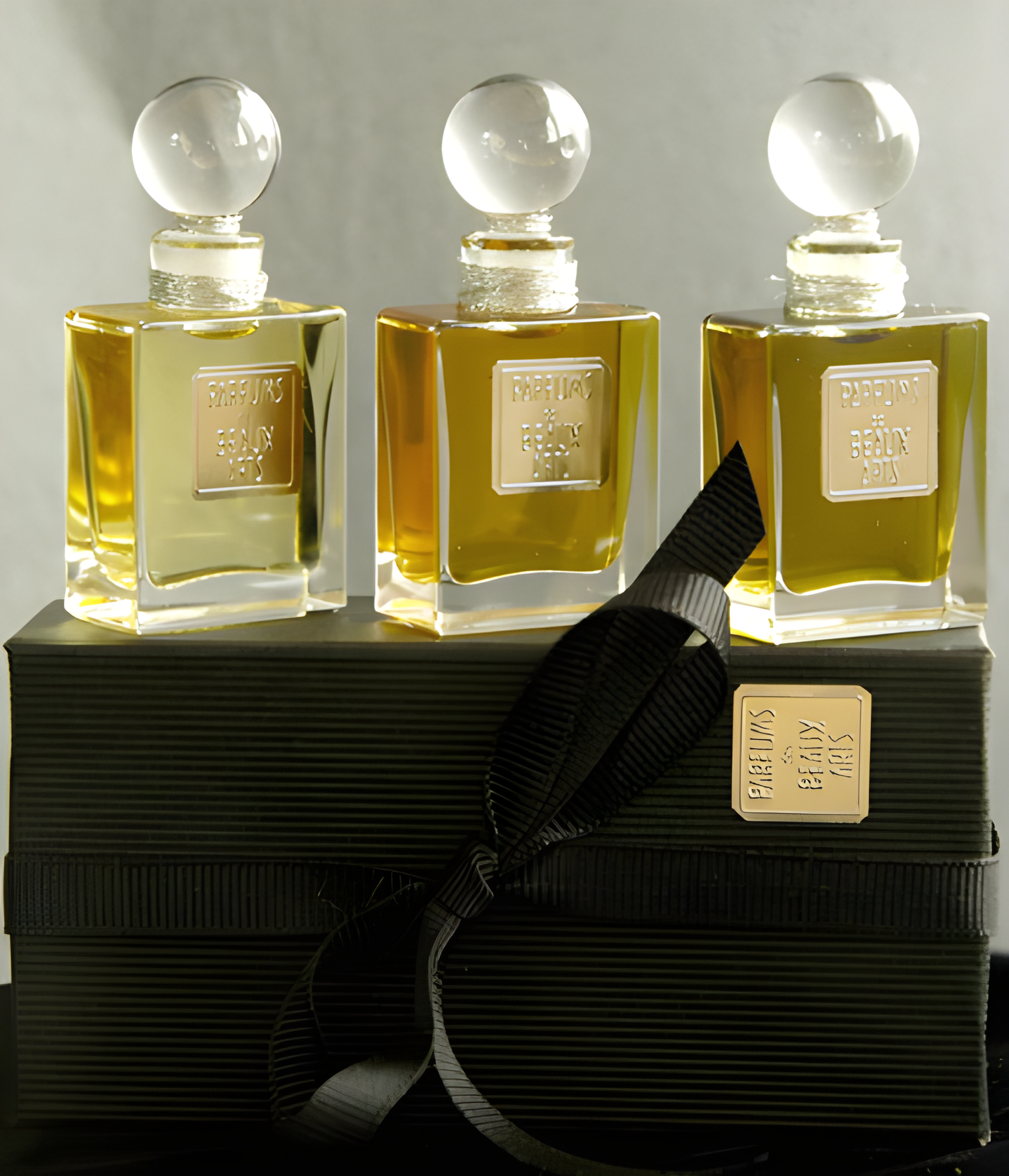 Eau de La Favourite (The Perfumed Court ; Natural) by DSH Perfumes perfume bottle