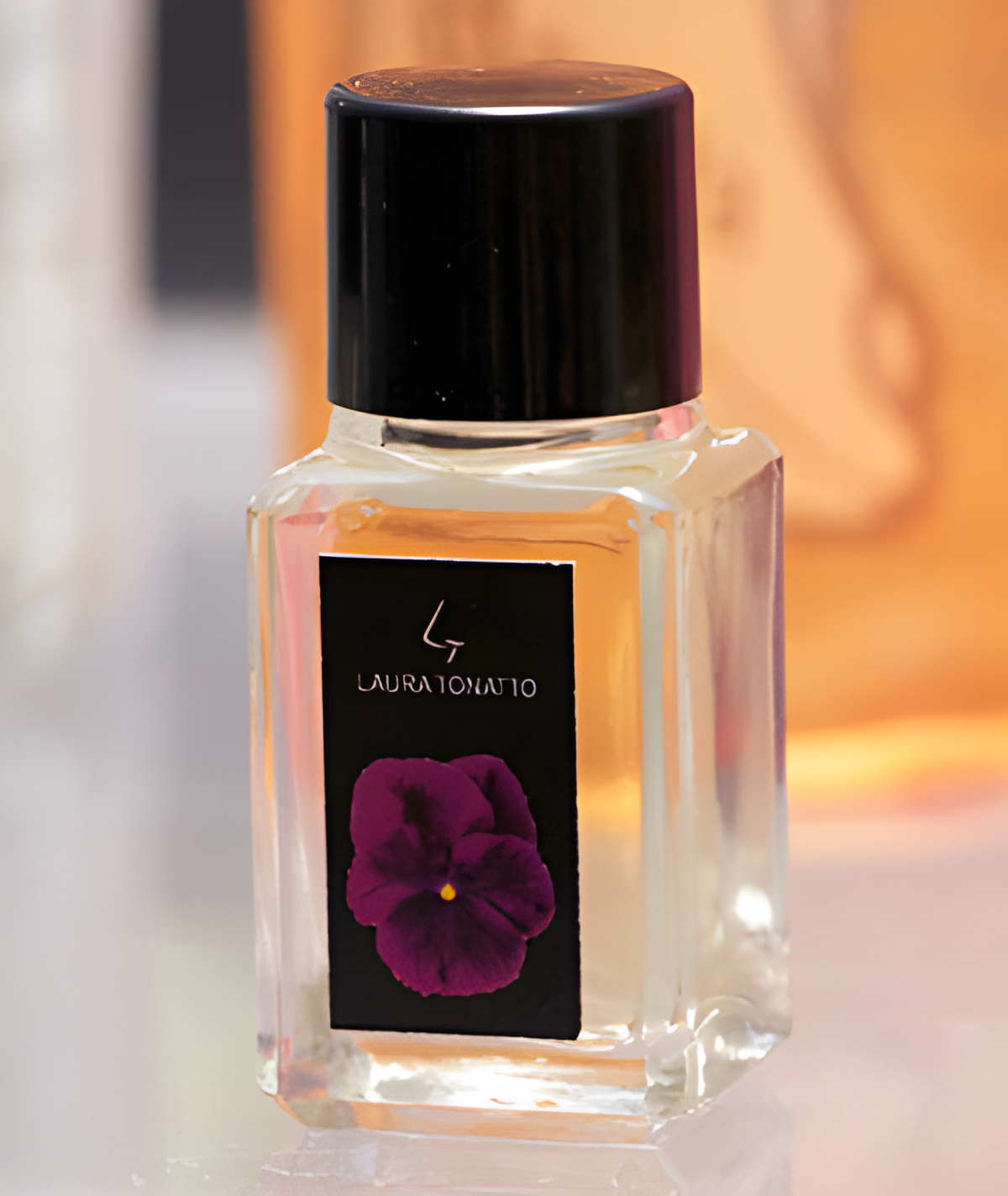 Viola by Tonatto Profumi perfume bottle
