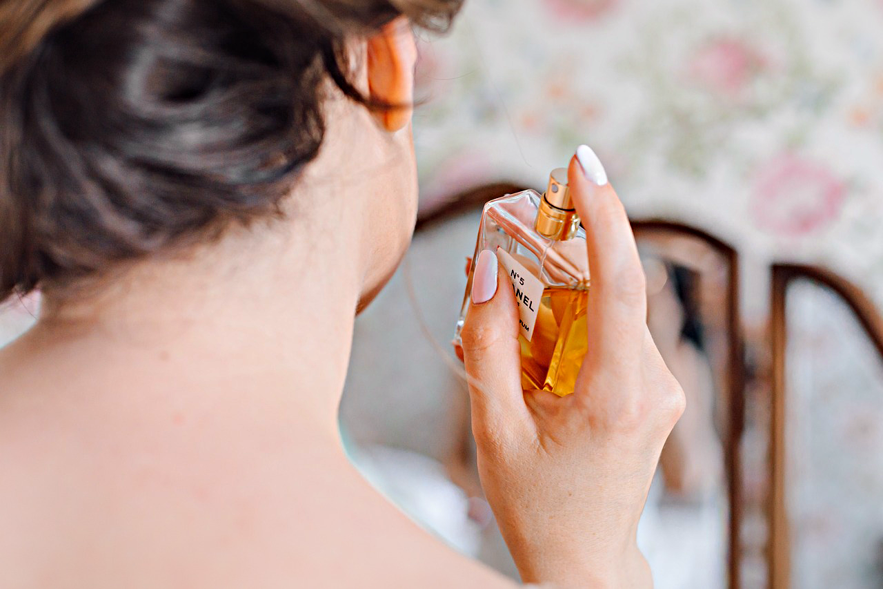 Comment maîtriser l'art de superposer les parfums