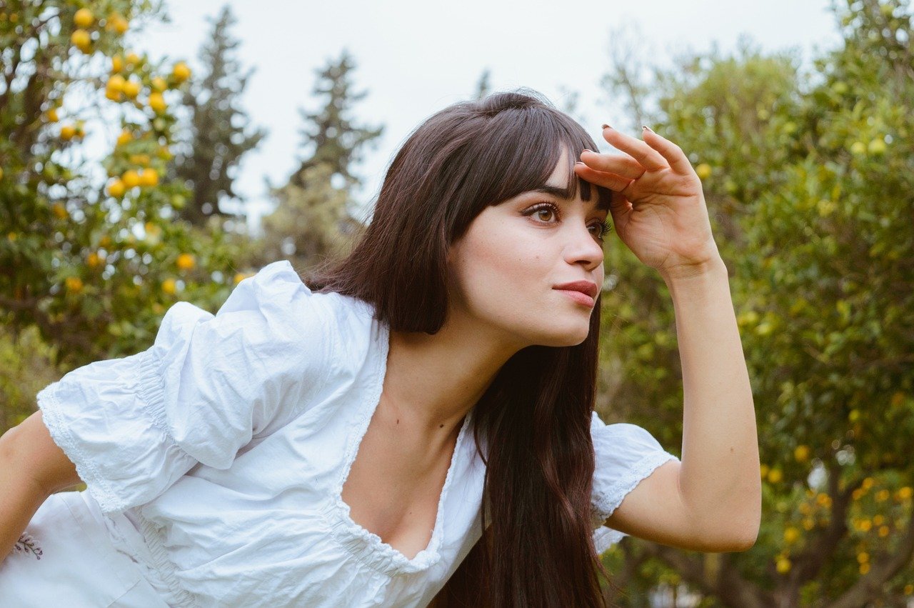 woman-searching